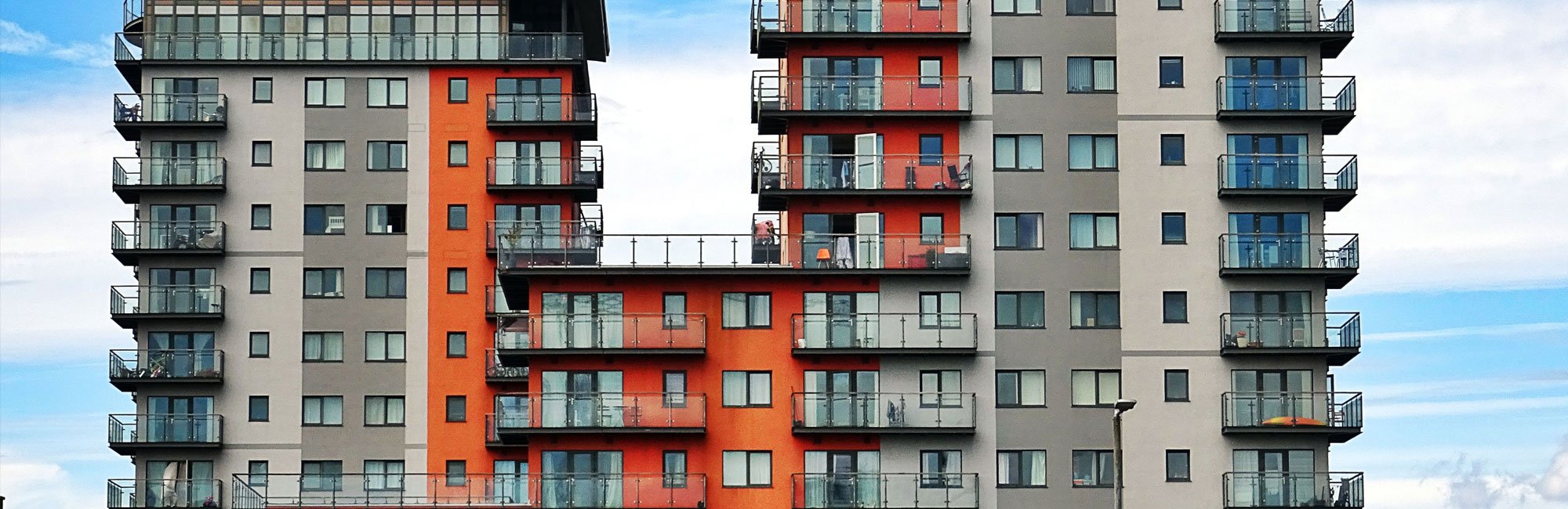 How much should you have in savings before renting an apartment?